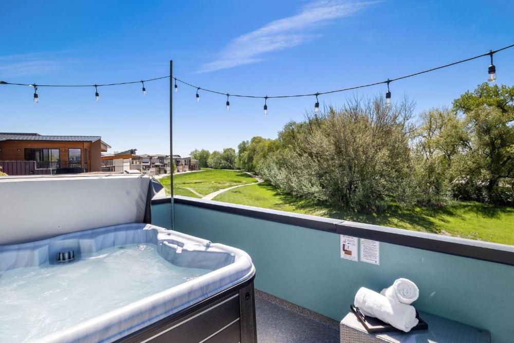 Swanky Townhome near Old Town, Breweries & River!